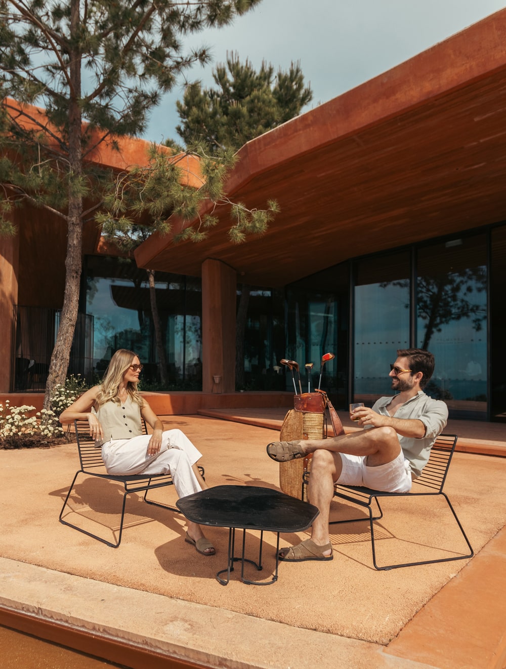 palmares couple at outdoor table
